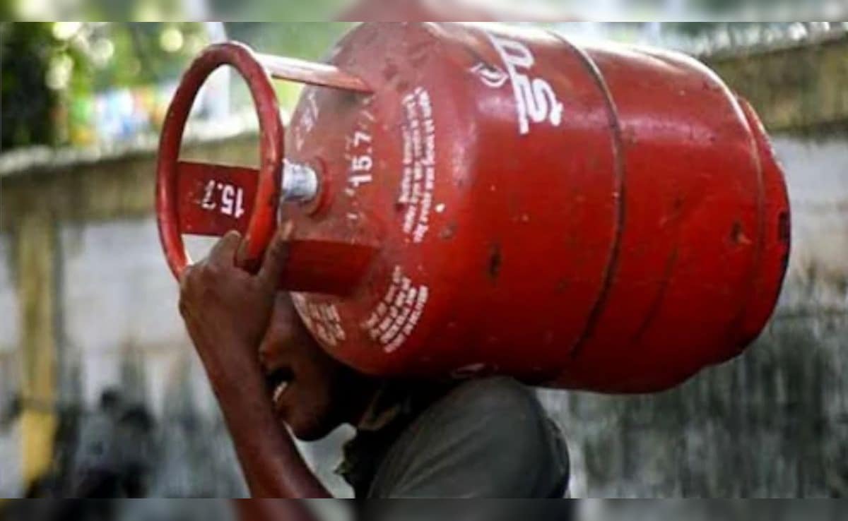 LPG Gas: एलपीजी उपभोक्ताओं के लिए चेतावनी, ई-केवाईसी नहीं की तो नहीं मिलेगा सिलेंडर, घर बैठे ऐसे करें e-KYC