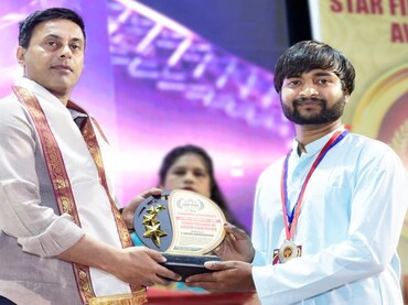 छत्तीसगढ़ के बेटे ने किया कमाल: ISFFA 2026 में एस. अंशु धुरंधर की डॉक्यूमेंट्री को मिला अवार्ड&nbsp;