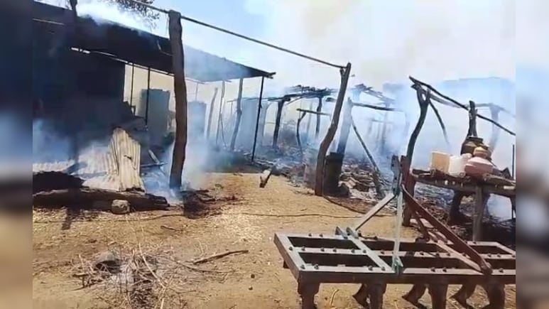 6 मकानों में लगी आग, 20 बकरियां जल कर खाक, लाखों की चांदी पिघलकर मिट्टी में मिली