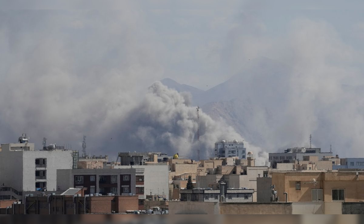 बातचीत के बीच इजरायल ने ईरान पर अचानक क्यों किया हमला, इजरायली एयर फोर्स ने बताया अपना डर