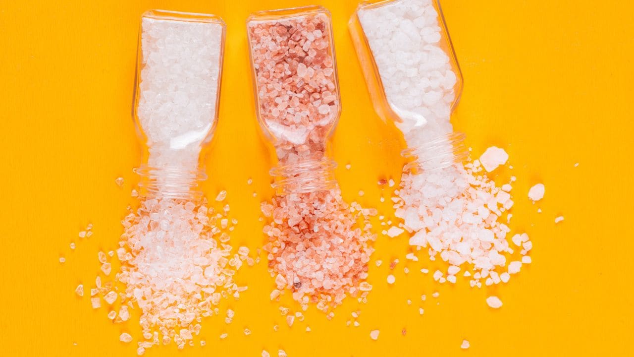 White vs Pink Salt कौन है ज्‍यादा फायदेमंद? खरीदने से पहले जानना है जरूरी