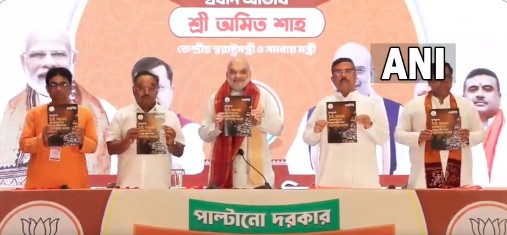 अराजकता और घुसपैठ...  BJP ने ममता सरकार के खिलाफ जारी की 14 आरोपों वाली चार्जशीट, अमित शाह ने बोला हमला