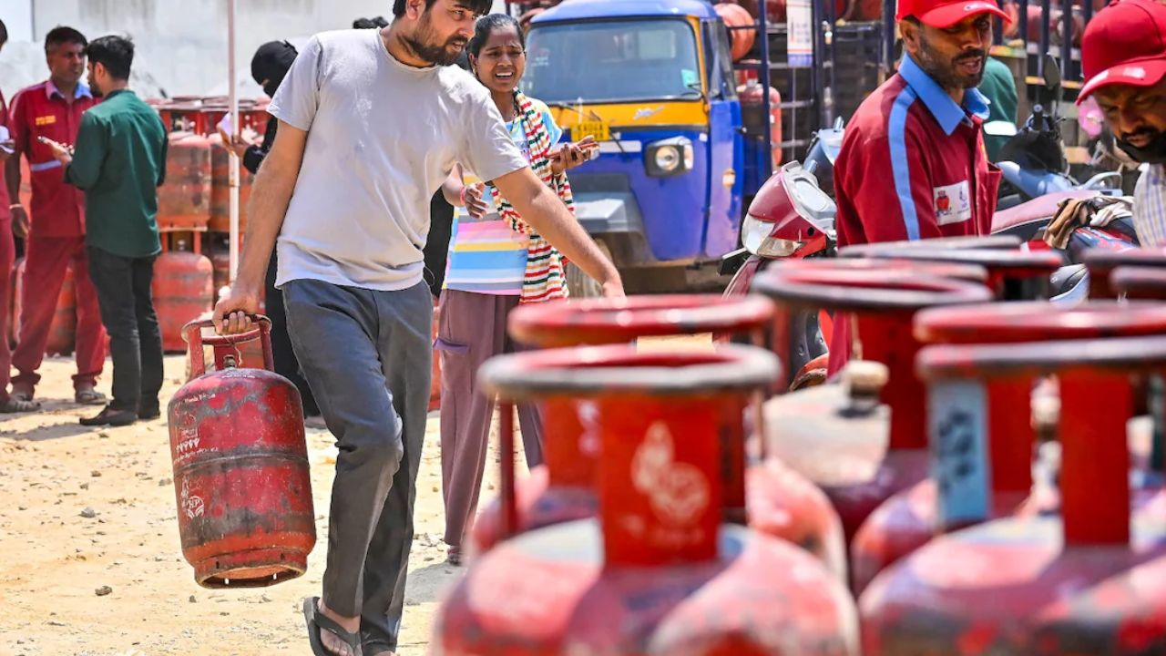 पुराना फोन नंबर बंद होने के बाद नहीं कर पा रहे LPG सिलेंडर बुक? ऐसे करें अपडेट, जान लें आसान तरीका