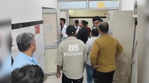 लव स्टोरी का खूनी अंजाम, प्रेमिका के घरवालों ने कुल्हाड़ी से किया वार, जिंदगी-मौत की जंग लड़ा रहा प्रेमी