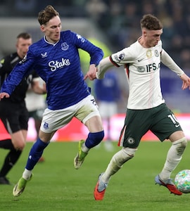 Liverpool, Chelsea Slip Up In Champions League Race