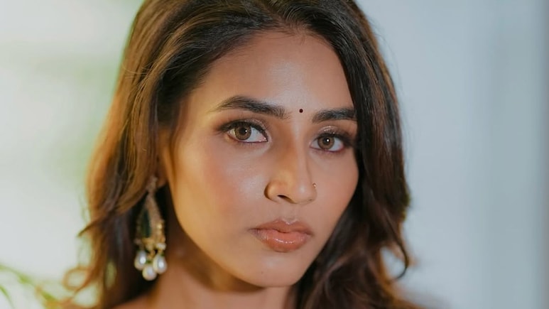 <i>Kantara</i> Actress Sapthami Gowda Calls Out Paps For Clicking 'Inappropriate Pics' Of Women Actors