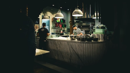 LPG Shortage: NRAI Warns Of 'Massive Job Losses' As Gas Crunch May Shut Down Restaurants In Mumbai, Pune, Bengaluru