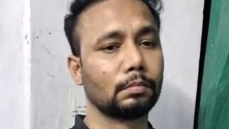 वाराणसी में सेना का फर्जी अधिकारी बन दिलाता था नौकरी, UP  STF ने रंगे हाथ पकड़ा, जांच में मिले जाली दस्तावेज