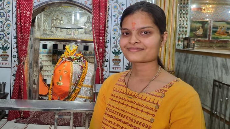 UPSC इंटरव्&zwj;यू में अपनी साड़ी के सवाल पर ऐसा रोचक जवाब देकर वैभवी बनी IAS, बचपन में मां को खोया