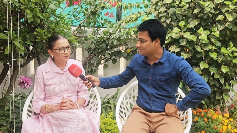 महुआ बीनने से अफसर बनने तक: कम उम्र में विवाह, ससुराल में प्रताड़ित हुई सविता प्रधान... फिर ब्यूटी पार्लर में नौकरी कर लिखी अपनी किस्मत