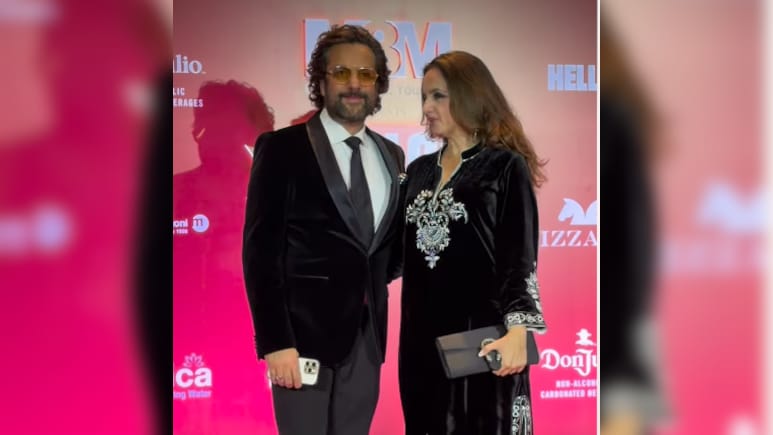 Video: Fardeen Khan Makes Appearance with Sister Laila, Corrects Paps, "<i>Behen Hai, Biwi Nahi</i>"