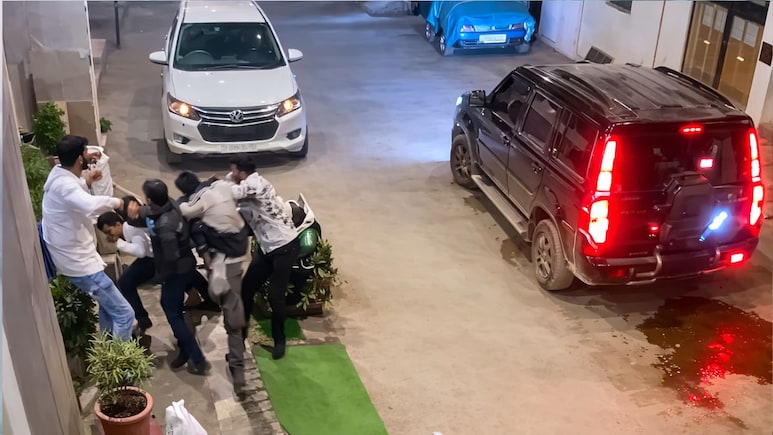 कार सवार बदमाशों ने रिसेप्शनिस्ट का किया अपहरण, फिर पीटते हुए सड़कों पर घुमाया