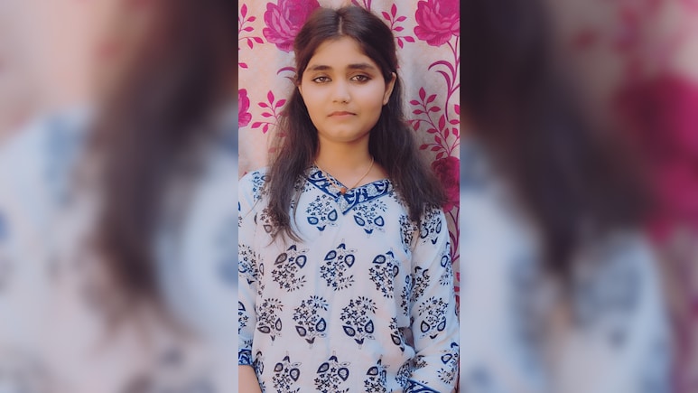 मवेशी चराते दादा और फैक्ट्री में काम करते पिता, पोती अनुपा ने बिहार बोर्ड में टॉप कर बदल दी परिवार की तकदीर