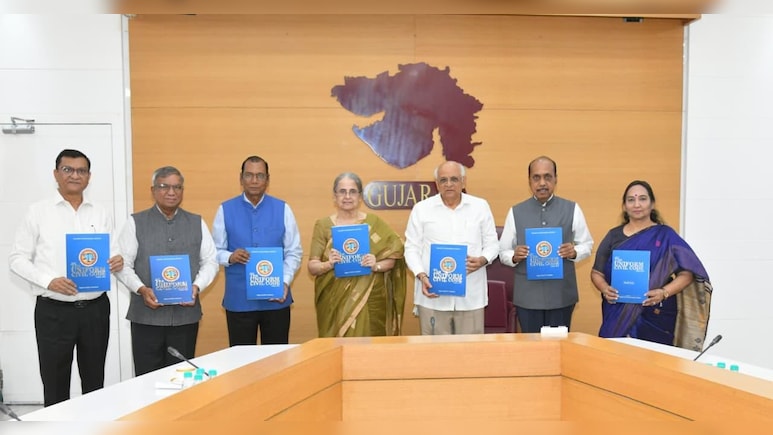 गुजरात में UCC की दिशा में बड़ा कदम, जस्टिस देसाई समिति ने CM को सौंपी रिपोर्ट