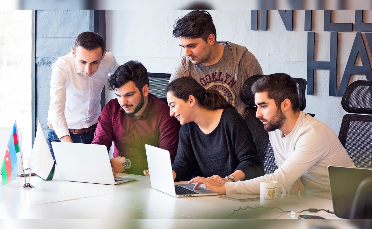 12वीं के बाद करियर कैसे चुनें? AI के दौर में इन स्किल्स और कोर्स की बढ़ रही मांग