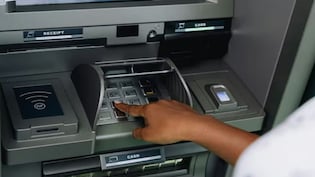 New ATM Rule: 1 अप्रैल से बदल रहे हैं ATM के नियम, QR से निकलेगा कैश, जानिए लिमिट और नए नियम