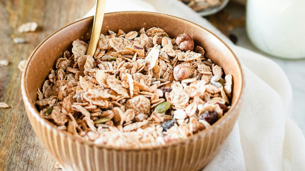 Oatmeal can help absorb extra stomach acid and provide relief from heartburn