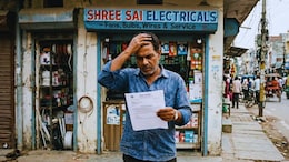 Hingoli News : दिवसाला दीड हजारांची कमाई अन् 23 कोटींची नोटीस; इलेक्ट्रिक दुकान चालवणारा तरुण हादरला