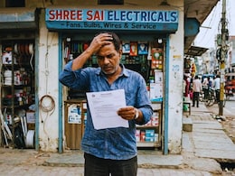 Hingoli News : दिवसाला दीड हजारांची कमाई अन् 23 कोटींची नोटीस; इलेक्ट्रिक दुकान चालवणारा तरुण हादरला