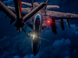 &lsquo;फ्लाइंग फ्यूल स्टेशन&rsquo; खतरे में... KC‑135 गिरने के बाद उठ रहे सवाल, US को बदलना पड़ेगा पूरा WAR प्लान