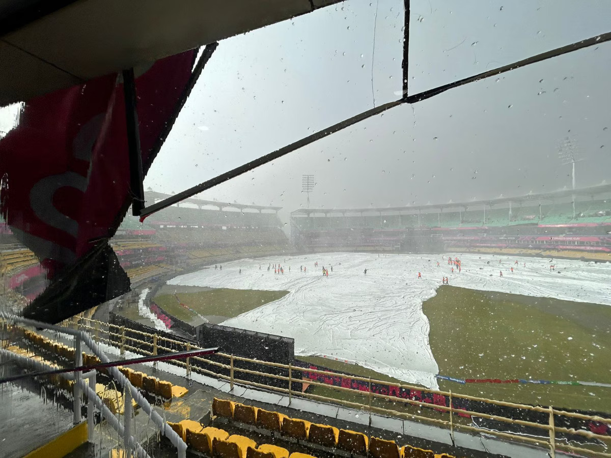 RR vs MI IPL 2026, Guwahati Weather: गुवाहाटी में बारिश की वजह से टॉस में देरी, क्या रद्द हो जायेगा RR बनाम MI मुकाबला? 'ऑरेंज अलर्ट' भी जारी