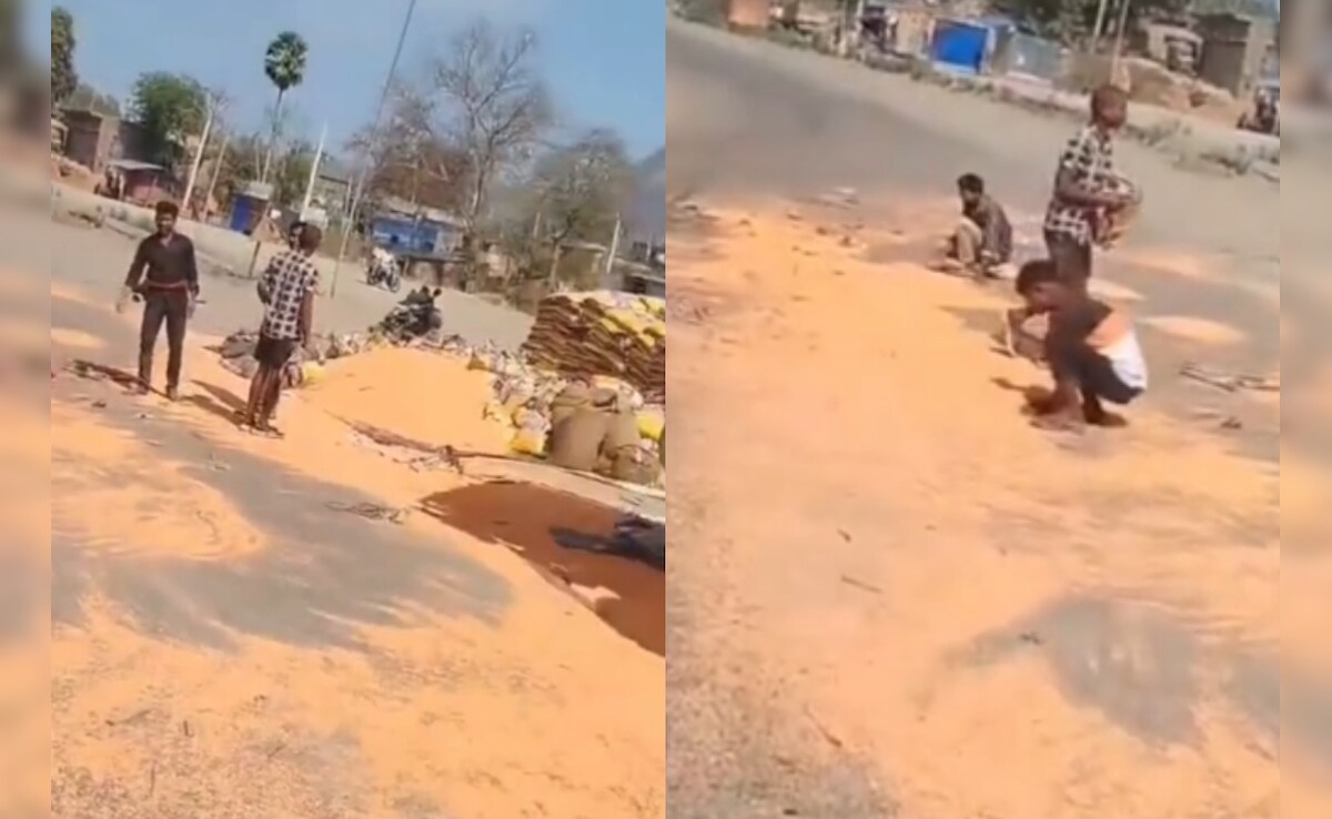 रांची-पटना हाईवे पर दाल की लूट! ट्रक एक्सीडेंट के बाद लोगों की भीड़ जुटी, पुलिस को संभालना पड़ा मोर्चा