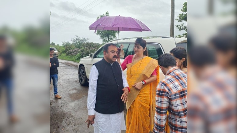 Maharashtra Official Seen In Pics With Rape-Accused Astrologer, Row Erupts