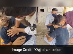 Video: Bihar Police Constable Saves CISF Jawan's Life by Administering CPR