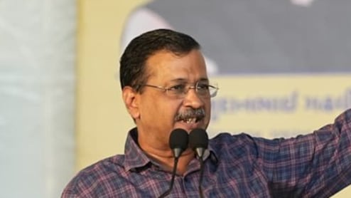 सूरत में शराब ठिकाने पर AAP की रेड, बच्चों से बिकवाई जा रही है शराब