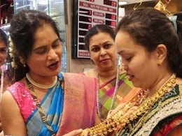 Gold-Silver: चंद्र ग्रहण के दिन सोना-चांदी खरीदें या नहीं? कहीं महंगा तो कहीं सस्&zwj;ता, जानिए एक्&zwj;सपर्ट की क्&zwj;या है सलाह