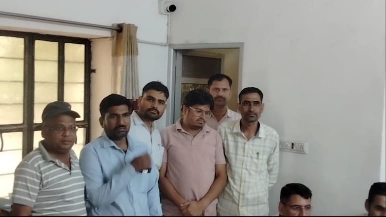 फलोदी: मारपीट केस की MLC रिपोर्ट के बदले डॉक्टर ने मांगी 7 हजार रिश्वत, ACB ने रंगे हाथ दबोचा&nbsp;