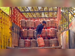 LPG Gas Cylinder: अगर बुकिंग के बाद भी डीलर नहीं दे रहा गैस सिलेंडर तो कहां करें शिकायत? ये रहे भारत गैस, इंडेन और HP के हेल्पलाइन नंबर