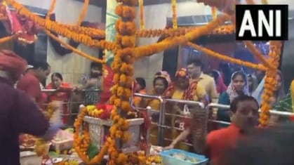 प्रयागराज के इस मंदिर में गिरी थी मां सती की उंगली, स्वरूप के बजाय होती है दिव्य झूले की पूजा