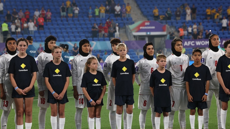 ईरान की महिला फुटबॉलरों ने कर दी बगावत, अब जान पर आफत