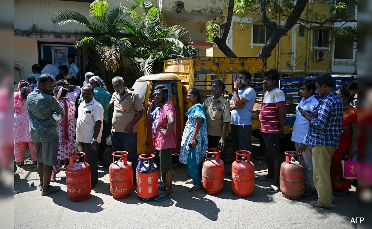 LPG Crisis Bites Chennai, Restaurants Reel Despite Supply Boost