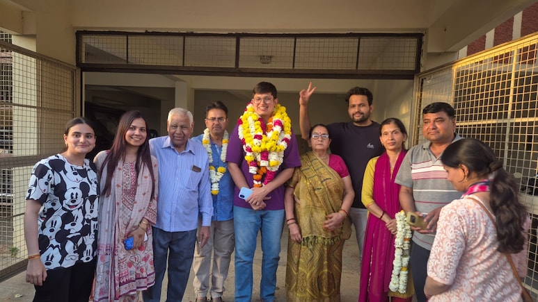 AIIMS से पढ़ाई, अब UPSC में नंबर-1: अनुज अग्निहोत्री ने कोटा की पढ़ाई और अनुशासन की बताई बड़ी भूमिका