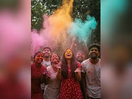 Holi Skin Care Routine: रंगों के साथ अपनी त्वचा को कैसे सुरक्षित रखें, एक्सपर्ट टिप्स
