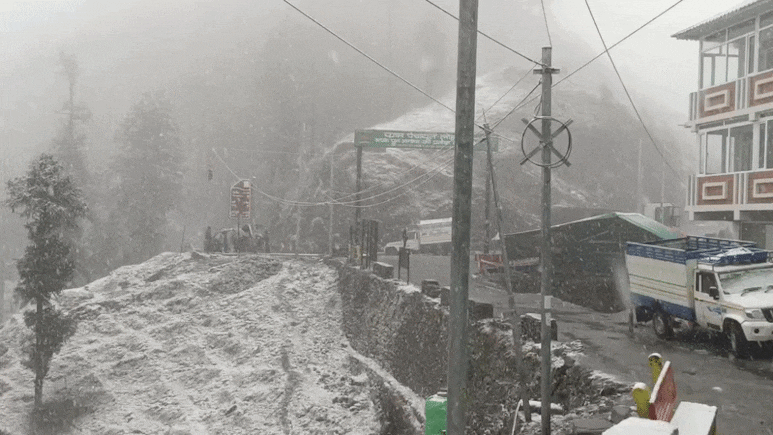 सफेद चादर से लदे हिमालय के पहाड़! चकराता में मौसम हुआ सुहाना, मुनस्यारी-धारचूला में भी जमकर बर्फबारी