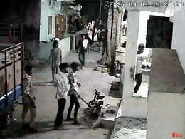 MP News: रतलाम में बदमाशों का आतंक, तलवार-लाठियों से घर पर हमला, तीन लोग घायल; CCTV में कैद हुई पूरी वारदात