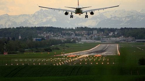 Viral Video Shows Cabin Crew Member's Family Waving From Terrace As Her Flight Lands &mdash; Watch