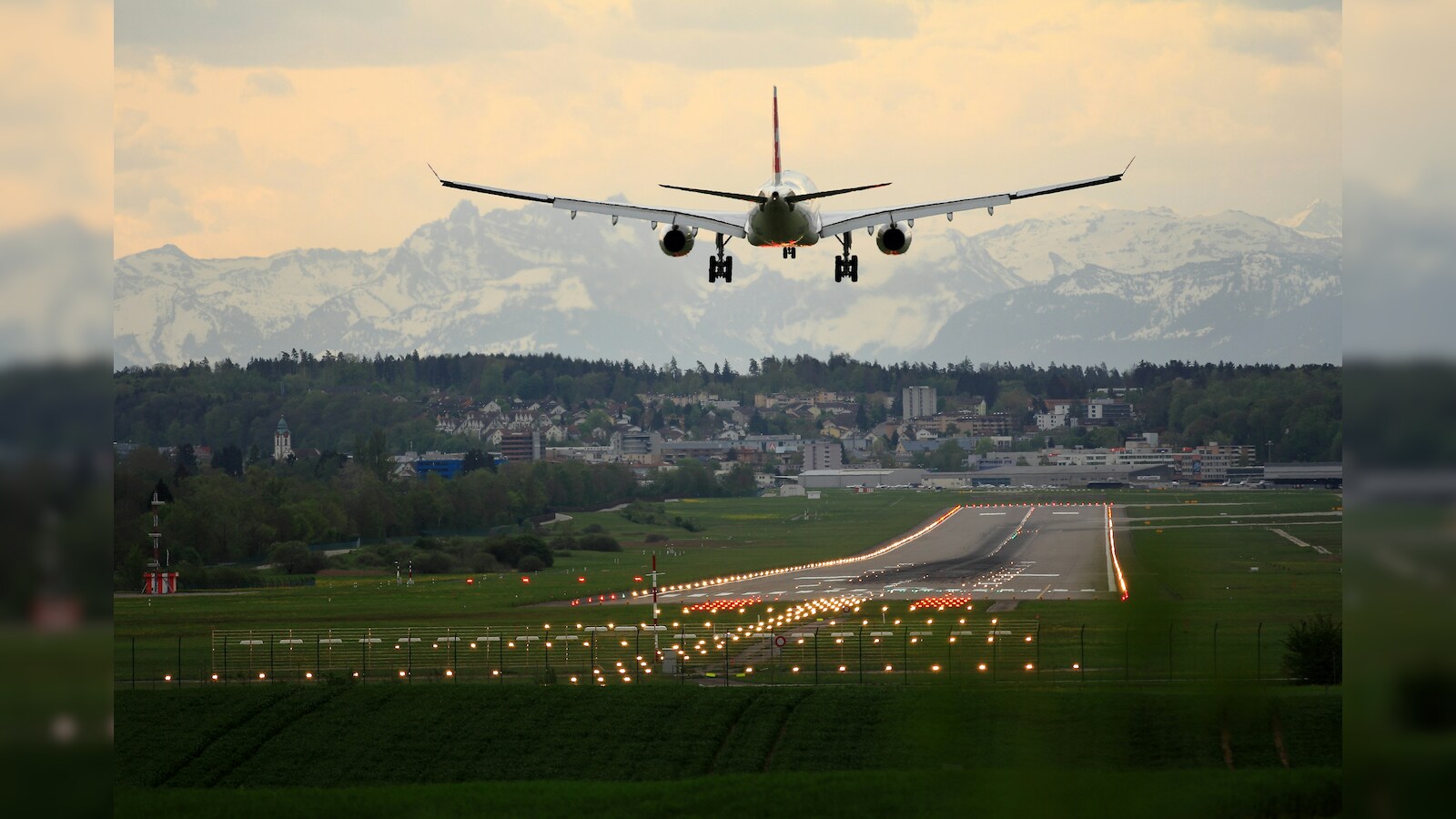 Pilots' Body ALPA India Urges DGCA To Suspend Dubai, Abu Dhabi-Bound Flights Amid Middle-East Tensions