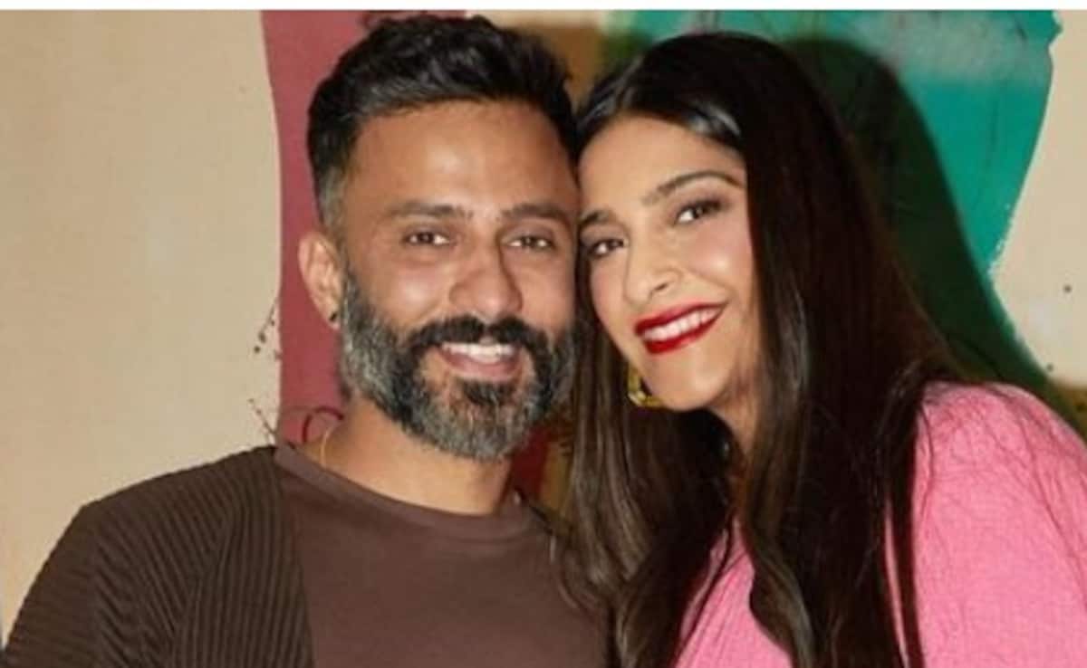 सोनम कपूर बनीं दूसरी बार मां, बेटे के जन्म पर लिखा- हमारा परिवार और बड़ा हो गया है, करीना कपूर ने यूं दी बधाई