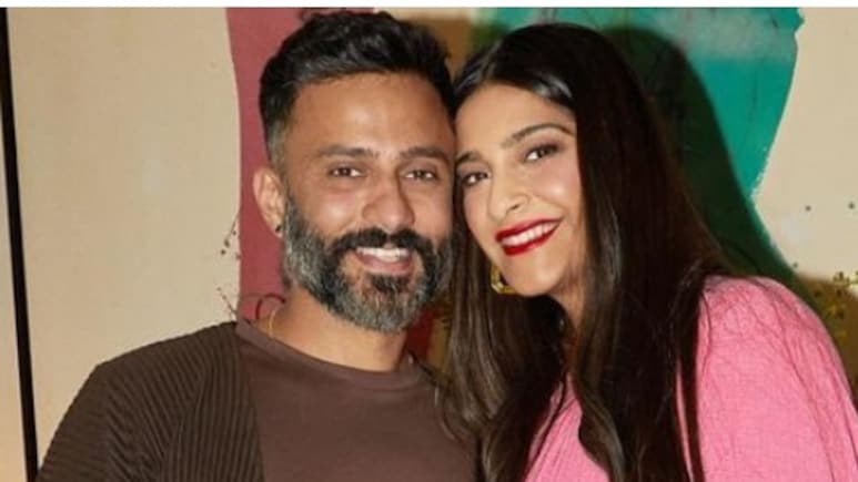 सोनम कपूर बनीं दूसरी बार मां, बेटे के जन्म पर लिखा- हमारा परिवार और बड़ा हो गया है, करीना कपूर ने यूं दी बधाई