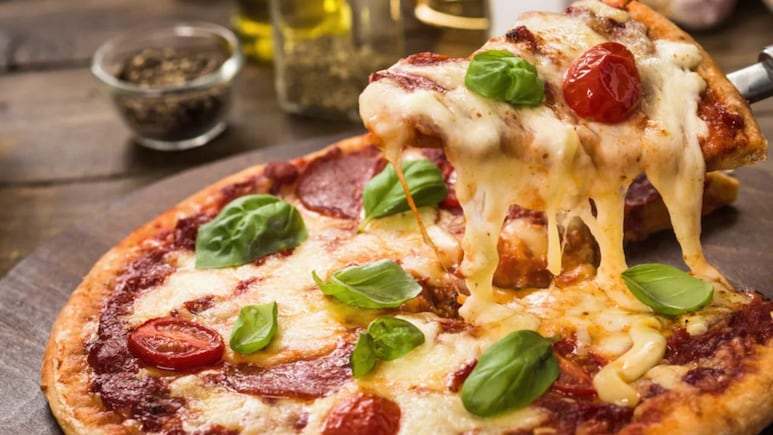 एक ही पिज्जा, तीन ऐप और तीन अलग कीमतें! महिला ने किया Swiggy, Zomato और Ownly का रियलिटी चेक, रिजल्ट देख हैरान रह गए लोग