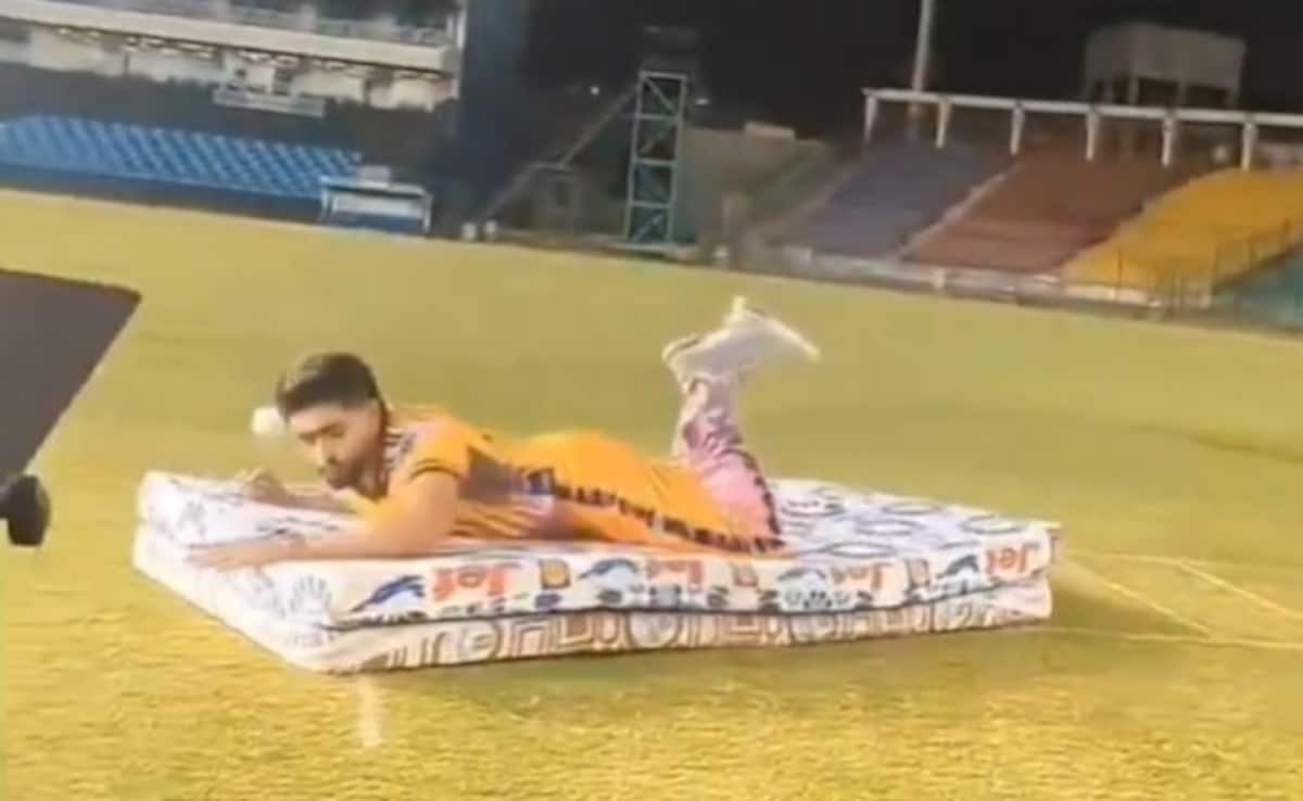 "<i>Gadda Rakh Ke Bhi Catch Nahi Liya</i>": Babar Azams Ad Shoot Becomes New Meme Content