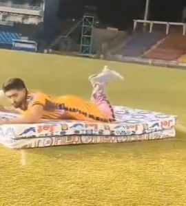 "<i>Gadda Rakh Ke Bhi Catch Nahi Liya</i>": Babar Azams Ad Shoot Becomes New Meme Content