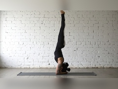 शीर्षासन के क्या फायदे हैं? स्किन से लेकर बालों के लिए है फायदेमंद, जानें करने का सही तरीका...