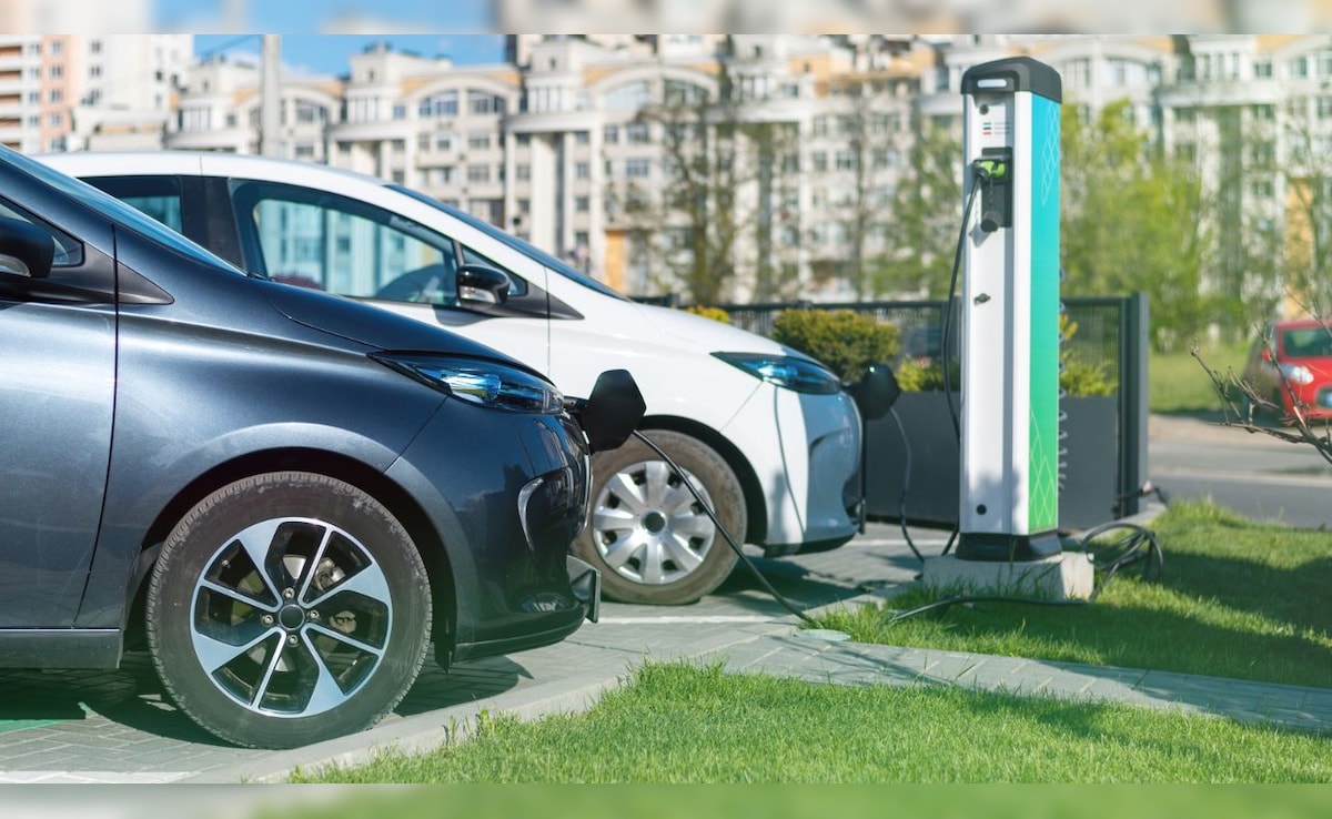 इंदौर में इलेक्ट्रिक कार को चार्ज करते हुए हादसा, EV चार्जिंग करते समय यह गलती तो नहीं कर रहे हैं आप?