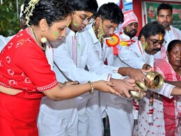 झारखंड में प्रकृति पर्व सरहुल की धूम, सीएम हेमंत सोरेन ने पत्नी संग सिरमटोली में की पूजा