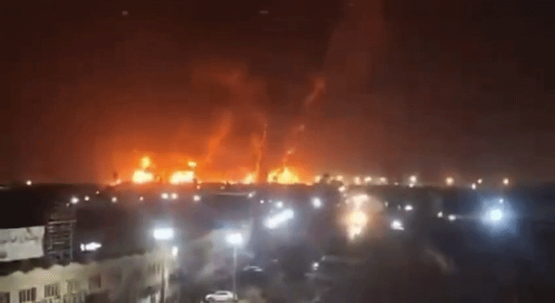 LIVE: ईरान और इजरायल एक दूसरे पर बरसा रहे मिसाइलें, फाइटर जेट्स ने भी कई ठिकानों को बनाया निशाना